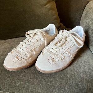 ALOHAS tb. 490 Leather Sneakers in Cream with Lace Detailing